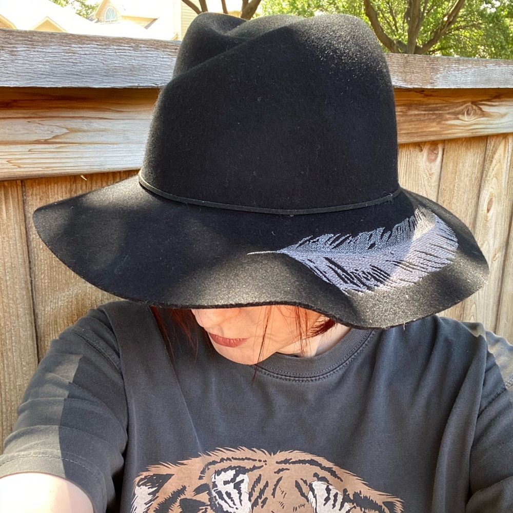 ADORA WIDE FLOPPY HAT WITH ADJUSTABLE HEADBAND
